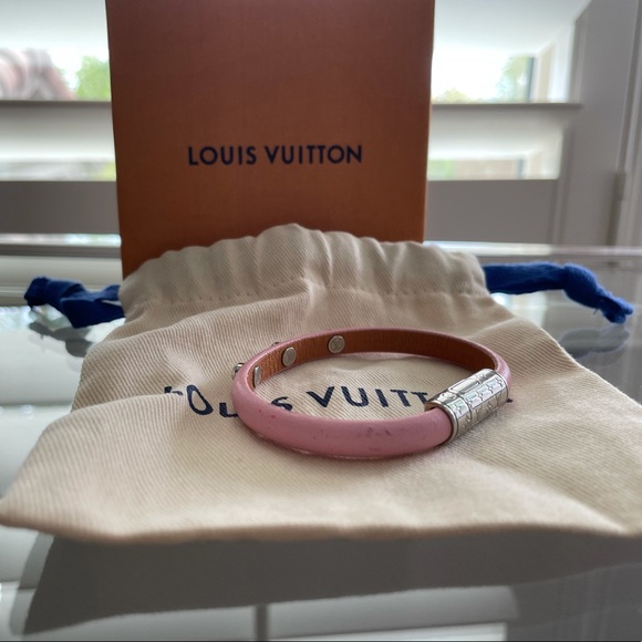 LOUIS VUITTON
Yummy LV Bracelet 17 Pink - Picture 3 of 8